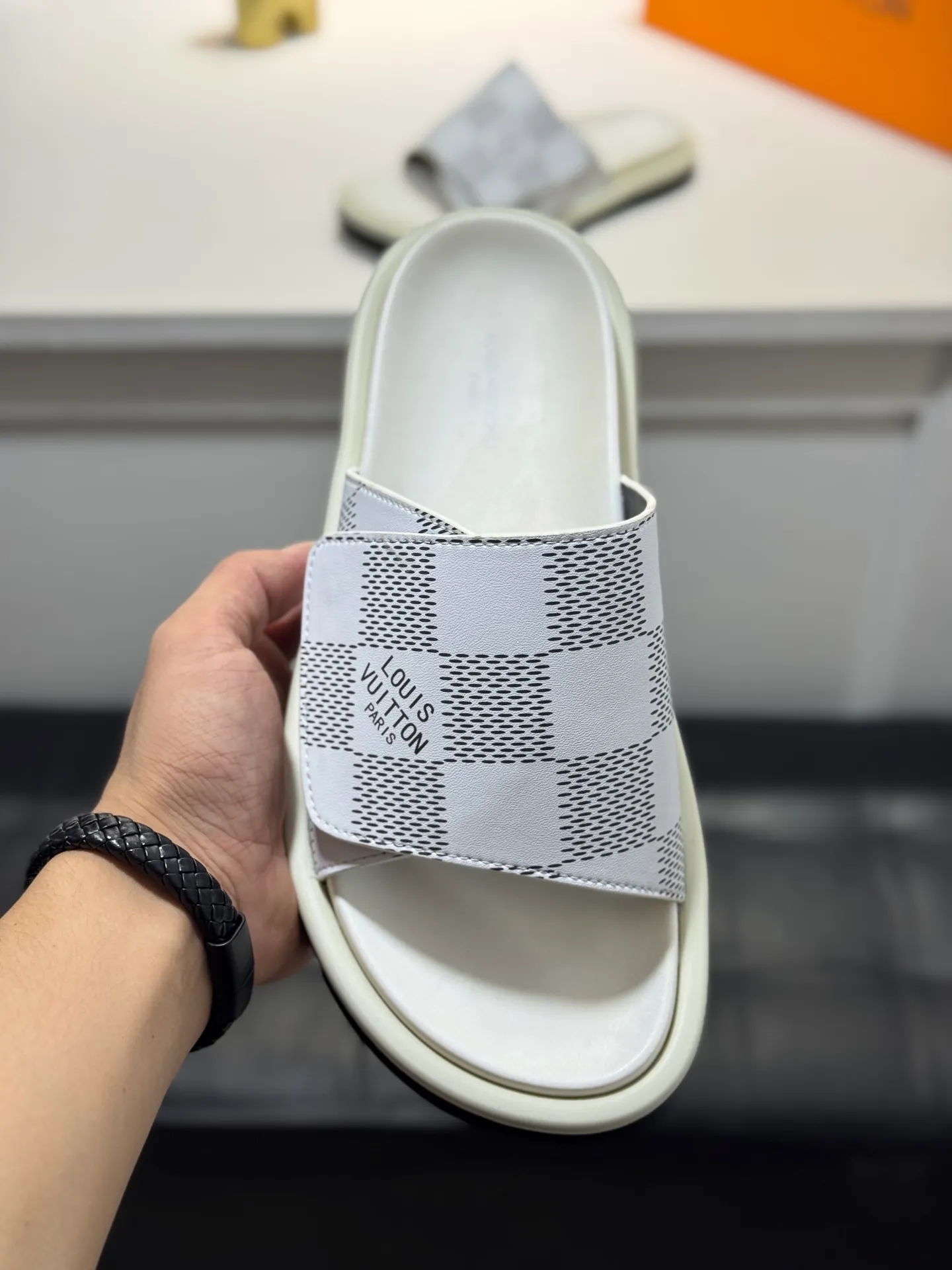 Men's Men's Shoes💰360 [New Style]🦇🦇Top Original [Louis Vuitton] Slippers for Couples👫Spring and Summer Style🎯🎯As an active family in the fashion industry ⭐ Lv takes bold innovation as its true nature ⚡Fabric and floral with hardware🔥Clean and neat ⚡Fashionable and elegant🌹Multiple colors available Size: 36-44 (45. Customized